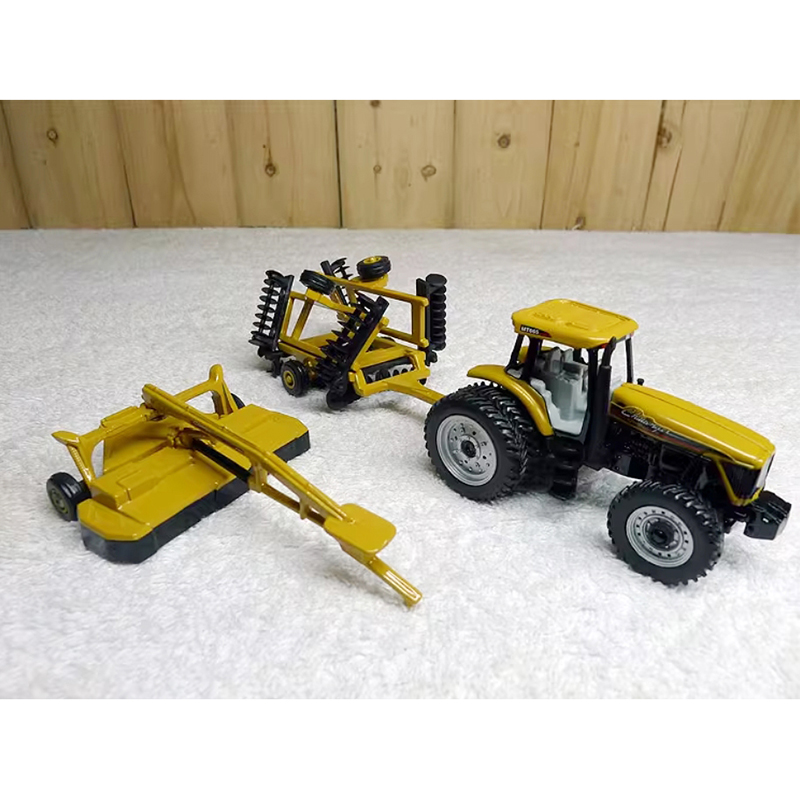 Farming Agriculture Model - ERTL Diecast 1:64 Maßstab Challenger Traktor